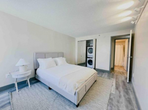 The Hartford Skyline - Stylish Downtown Condo with Wifi Gym